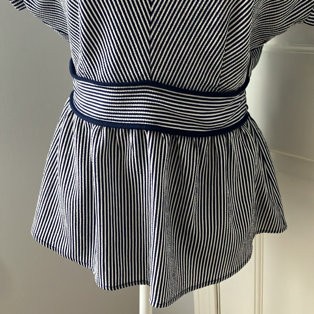 Flattering fitted blue and white peplum blouse top M EUC - Picture 4 of 14